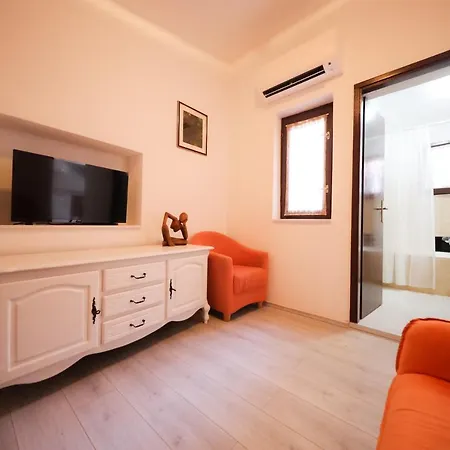 Apartment Two Bedroom In The Old Town Marija