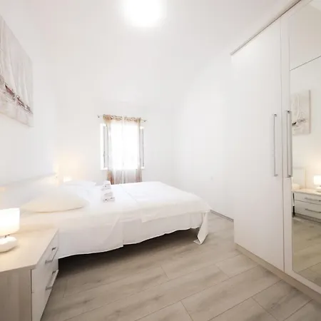 Two Bedroom In The Old Town Marija Apartament