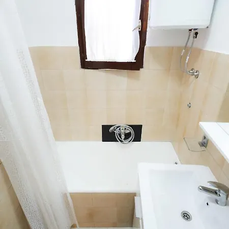 アパート Two Bedroom In The Old Town Marija ザダル