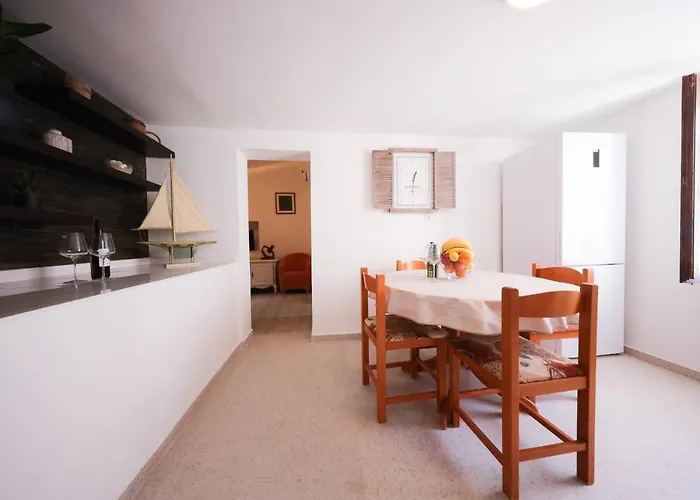 Two Bedroom In The Old Town Marija Zadar